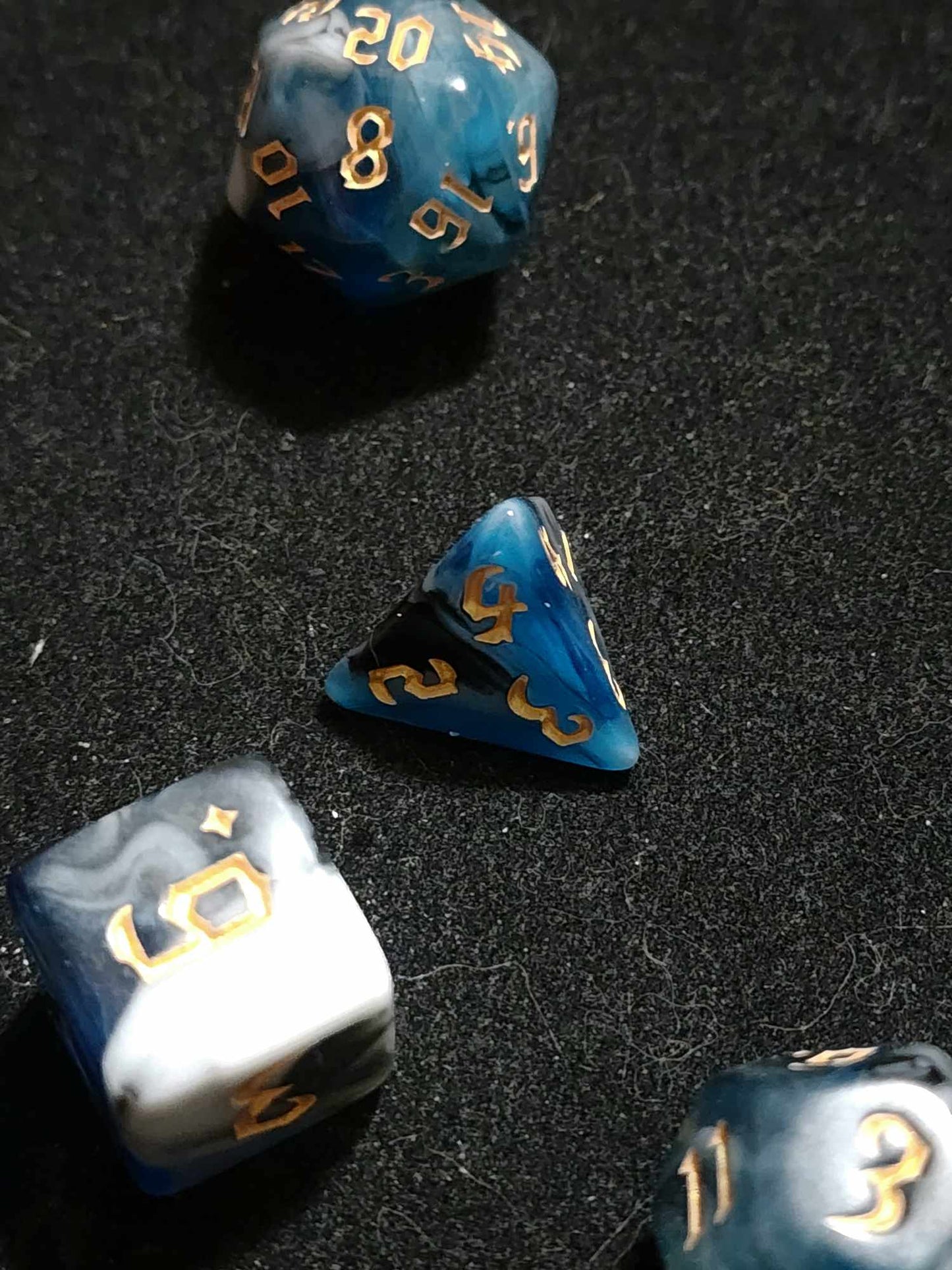Shadder Kai Blue Christmas Dice Set