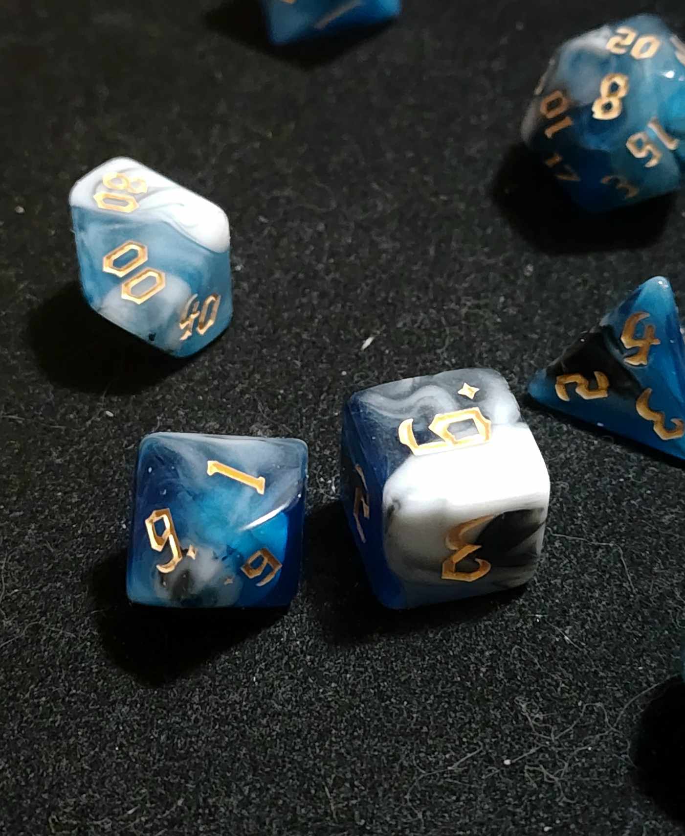 Shadder Kai Blue Christmas Dice Set