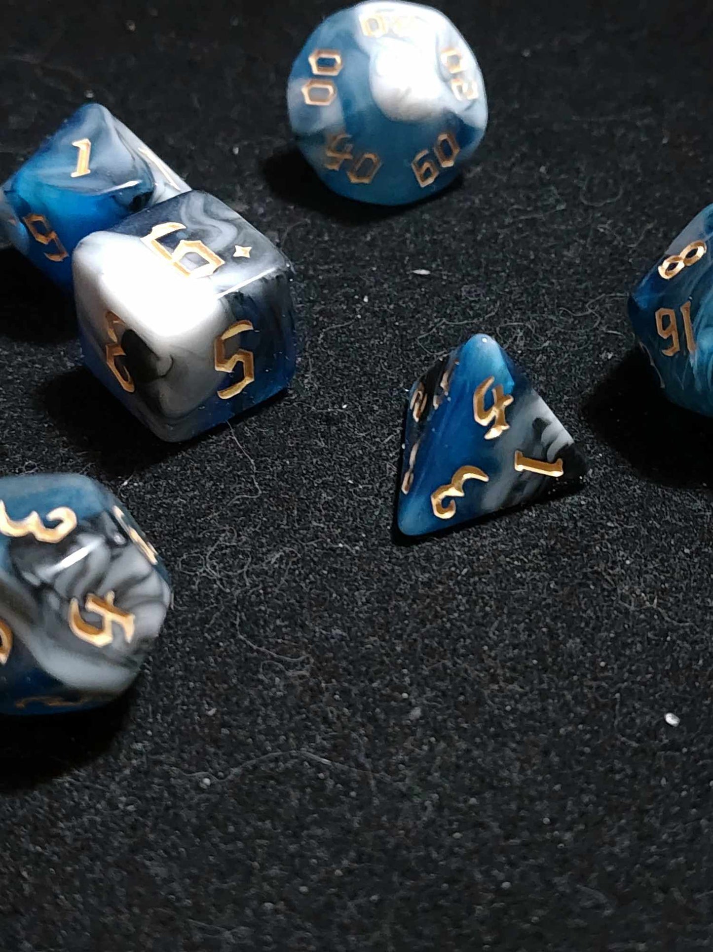 Shadder Kai Blue Christmas Dice Set
