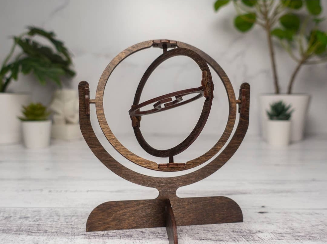 Gimbal Wooden Dice Display