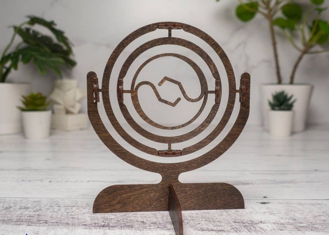 Gimbal Wooden Dice Display