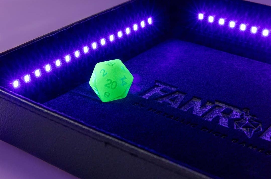 Shadow Light Blacklight Dice Tray with D20: Black